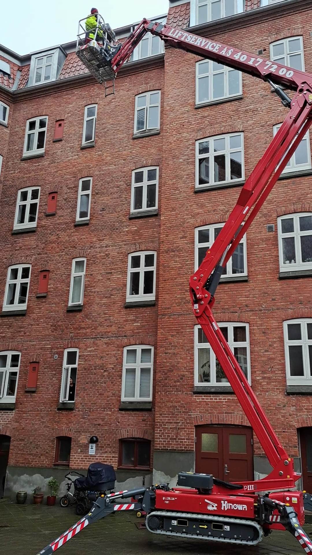 Liftservice arbejde med lift