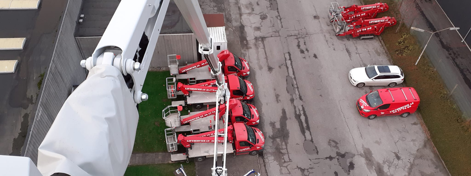 Liftservice flåde af lifte set fra oven