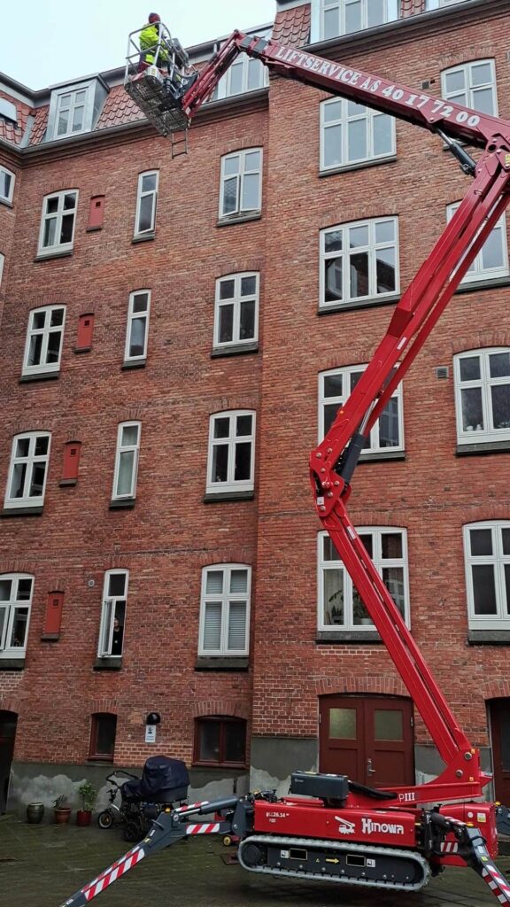 Larvebåndslift 26 m – Hinowa 26.10 billede 1